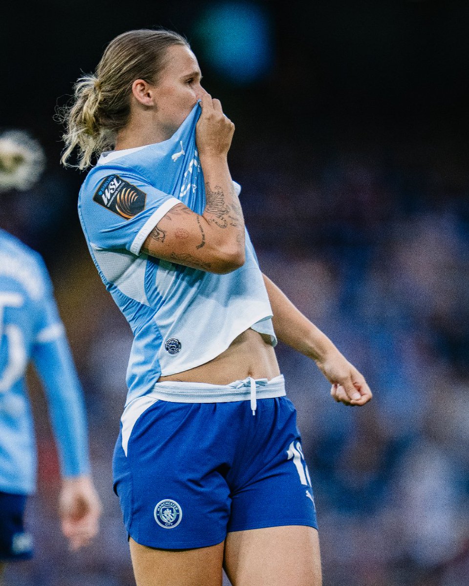 ManCityWomen's tweet photo. Bleeds blue. https://t.co/vozdZzHrXb