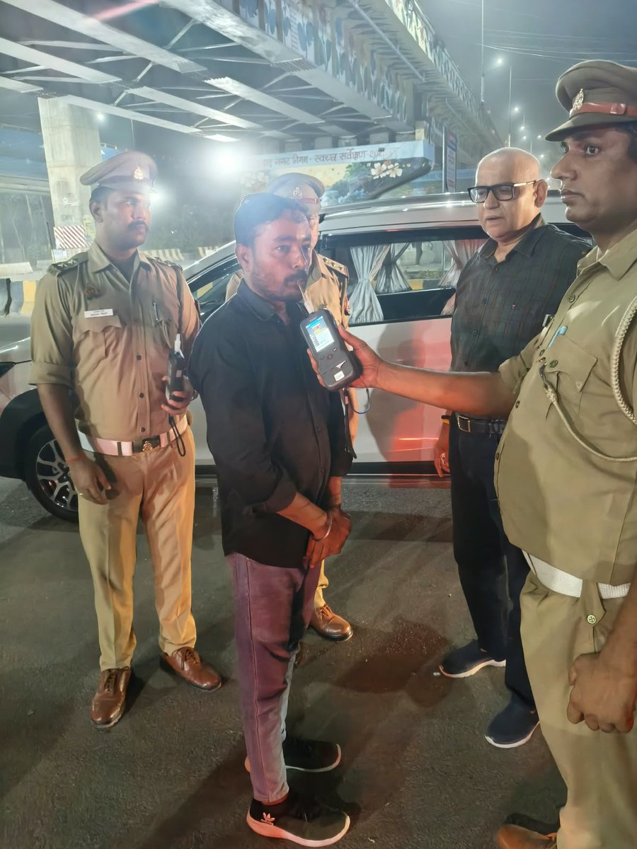 Gzbtrafficpol's tweet photo. 🚨 Drik & Drive अभियान | यातायात पुलिस गाजियाबाद

दिनांक 04.10.2026 को पुलिस उपायुक्त यातायात महोदय द्वारा #Drik & #Drive अभियान के अंतर्गत विभिन्न चेकिंग प्वाइंट्स का निरीक्षण किया गया।

निरीक्षण के दौरान ड्यूटी पर तैनात यातायात कर्मियों को सघन चेकिंग, प्रभावी प्रवर्तन एवं यातायात नियमों के अनुपालन हेतु आवश्यक दिशा-निर्देश दिए गए।

सड़क सुरक्षा हमारी प्राथमिकता।
नशे में वाहन न चलाएं—सुरक्षित रहें, सुरक्षित पहुंचें।

#GhaziabadTraffic #TrafficPolice #DrikAndDrive #RoadSafety #TrafficAwareness

@Uppolice @uptrafficpolice @dgpup @ghaziabadpolice