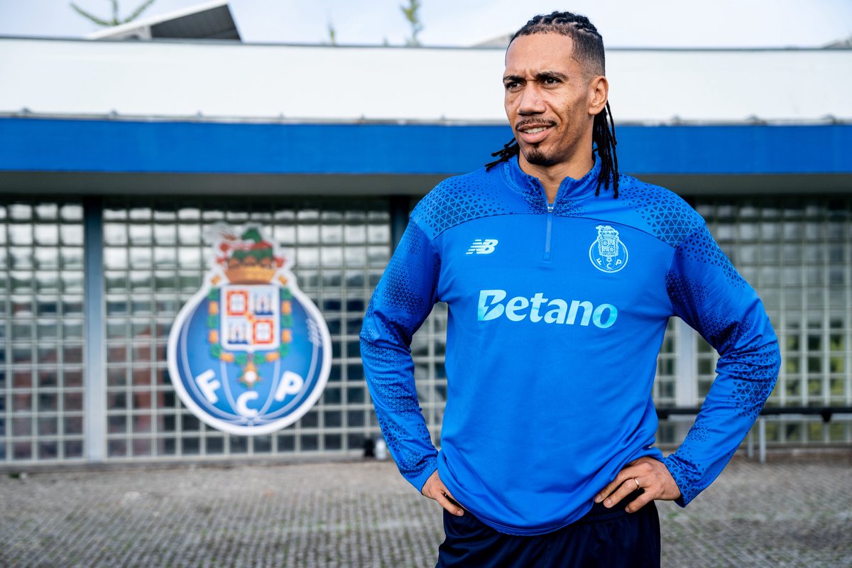 ChrisSmalling's tweet photo. First days. First minutes. More to come. 💙🤍 @FCPorto https://t.co/oPEZX68hLM