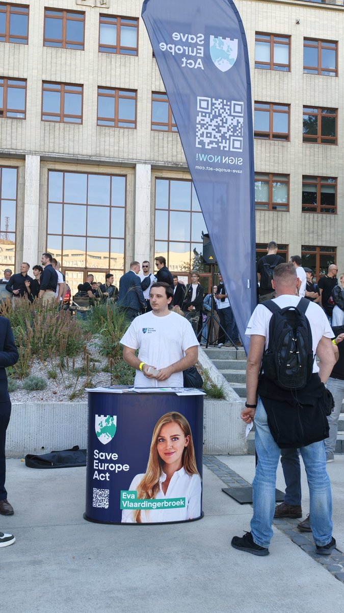 incorrectENG's tweet photo. EUROPEAN SHIELD TOUR BRATISLAVA 🇸🇰🛡️🇨🇿

#saveeuropeact #sendthemback #bratislava https://t.co/i9cXDwzks8