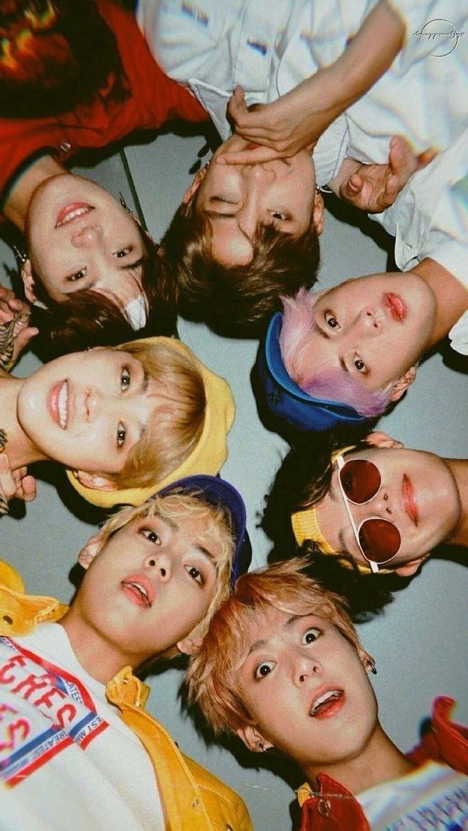 Shawol_Army_BTS's tweet photo. Şu 7 kafayı yan yana görmek bile dünyanın en harika şeyi olabilir 🥹💜 https://t.co/KojSnFZI6J