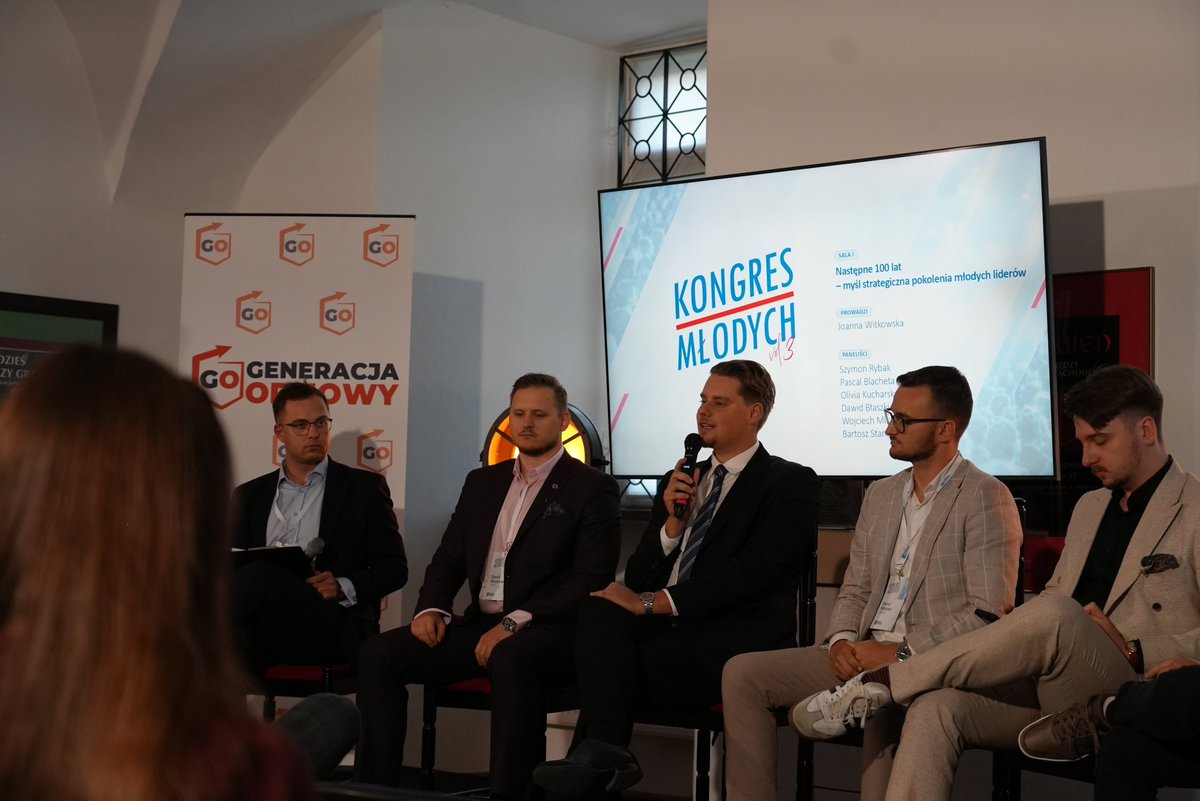 GOdnowy's tweet photo. 📢 Generacja OdNowy na EKR Kongres Młodych w Chełmie! 🚀🎯
@szymon_rybak, @erapostprawdy, @jakub_lus
Dziękujemy za zaproszenie i możliwość współtworzenia tego wydarzenia https://t.co/N726nZMhnd 🤝 #OdNowa #GO https://t.co/x0oPYQszfW