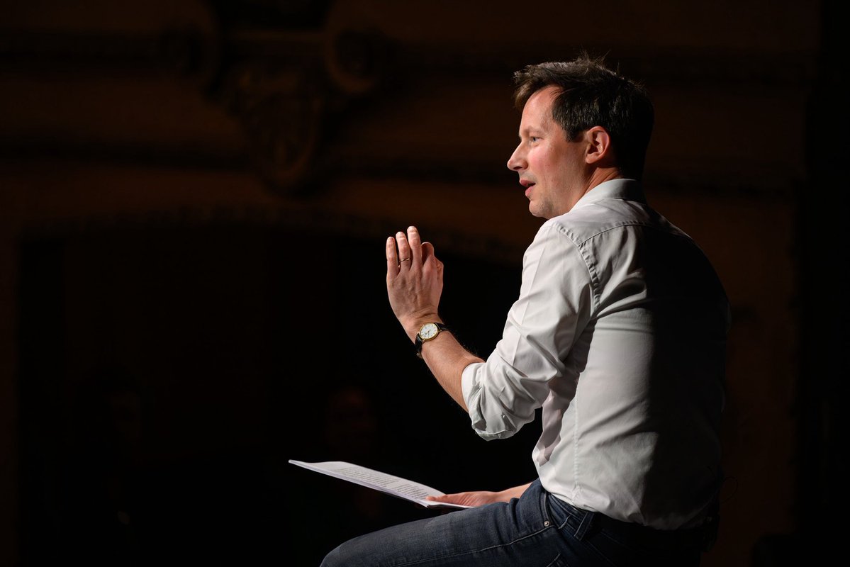 fxbellamy's tweet photo. Les Soirées de la Philo, nouvelle saison : je serai très heureux de vous retrouver sur la scène du magnifique Théâtre Antoine le 12 octobre, pour reprendre avec vous ces rendez-vous que vous avez été des milliers à partager… C’est parti pour une 14ème année - quelle incroyable aventure !

Que vous soyez déjà venus ou que ce soit la première fois, ces soirées sont pour vous. Retrouvez ici toutes les grandes questions de l’année : https://t.co/IgNeU211Yn
