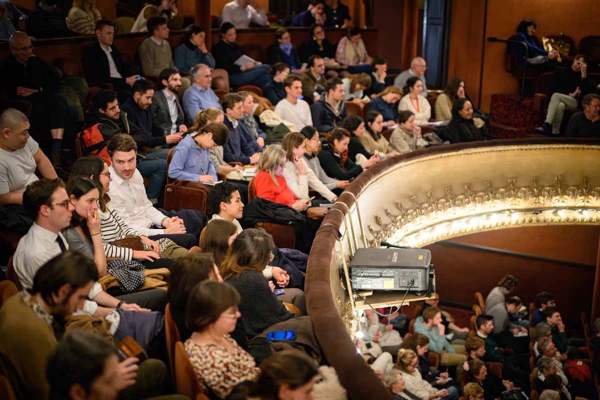 fxbellamy's tweet photo. Les Soirées de la Philo, nouvelle saison : je serai très heureux de vous retrouver sur la scène du magnifique Théâtre Antoine le 12 octobre, pour reprendre avec vous ces rendez-vous que vous avez été des milliers à partager… C’est parti pour une 14ème année - quelle incroyable aventure !

Que vous soyez déjà venus ou que ce soit la première fois, ces soirées sont pour vous. Retrouvez ici toutes les grandes questions de l’année : https://t.co/IgNeU211Yn