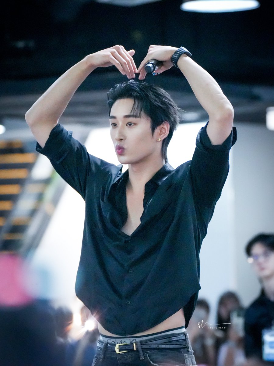 stong129's tweet photo. 🫶🏻 จากเฮียเอสส 🦈

#est_rvp #YouManiacSerEP6 https://t.co/aiAS0tYv6u