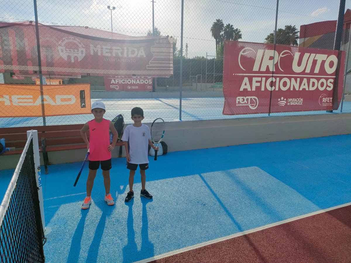 FedExtTenis's tweet photo. Con las entregas de trofeos de todas las categorías cerramos el Torneo de Mérida, "Trofeo @DipdeBadajoz ", la próxima cita será en Cáceres...@jovendeportEXT https://t.co/tLlp6qc1IS