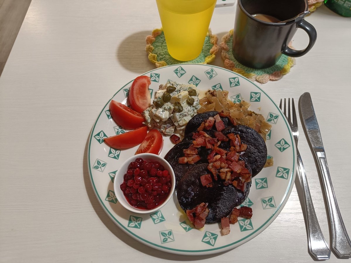 HilpoJuhana's tweet photo. Weekend food

Breakfast

Blood pancakes with melted butter and sugared lingonberries

- Potato salad
- Sauerkraut braised in white wine
- Bacon
- Tomato
1/2
#breakfast #bloodpancakes #lingonberries #bacon #sauerkraut #potatosalad #finnishcuisine #homemade #homecooking https://t.co/2mVCXt8eKX