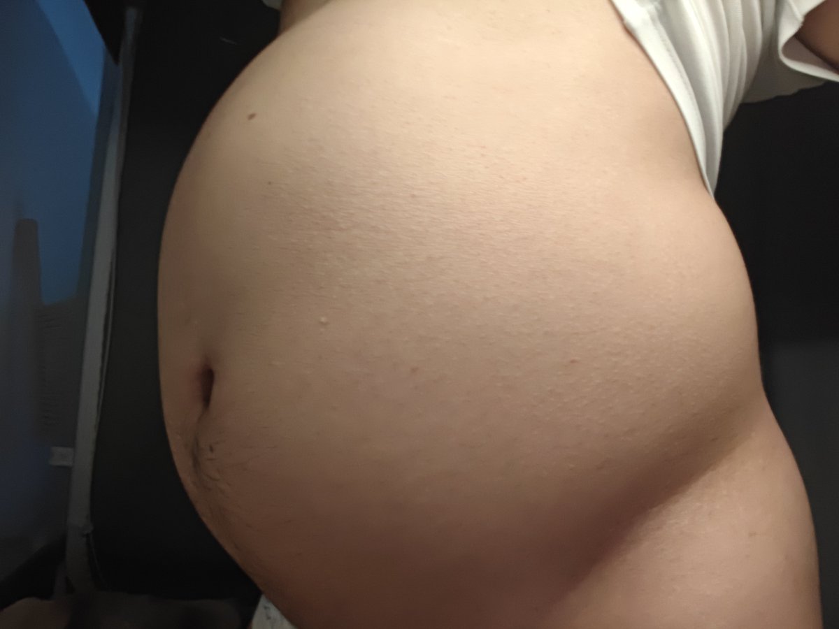 CYong89500's tweet photo. 享受充气 #belly #airinflation #inflation https://t.co/wpNmTwvoyq