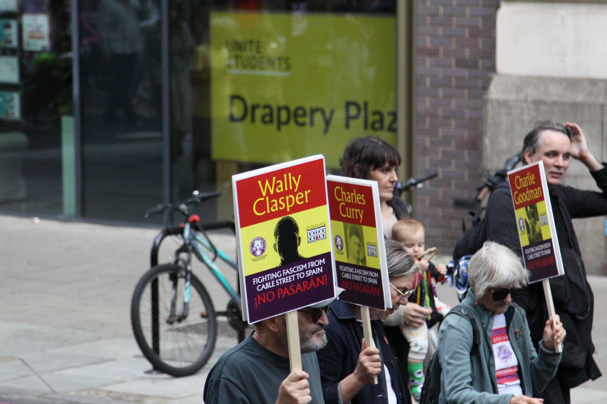 IBMT_SCW's tweet photo. Some images from #CableStreet90 of the people representing the IBMT and its 'immortal regiment' https://t.co/UhiqBs8SHd