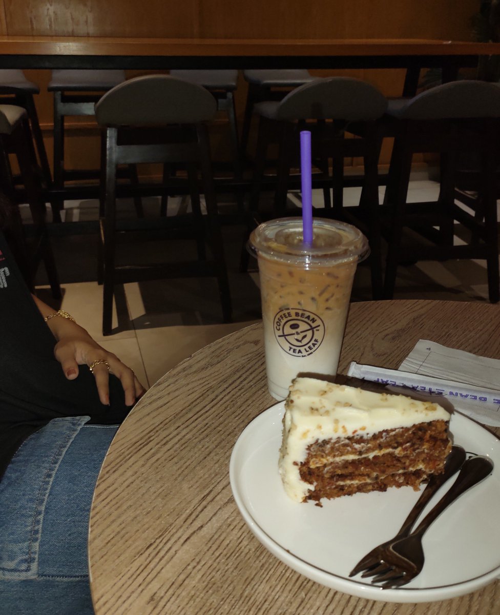 rkiveofm's tweet photo. cbtl carrot cake that i absolutely devoured https://t.co/IeSYmhCHOJ