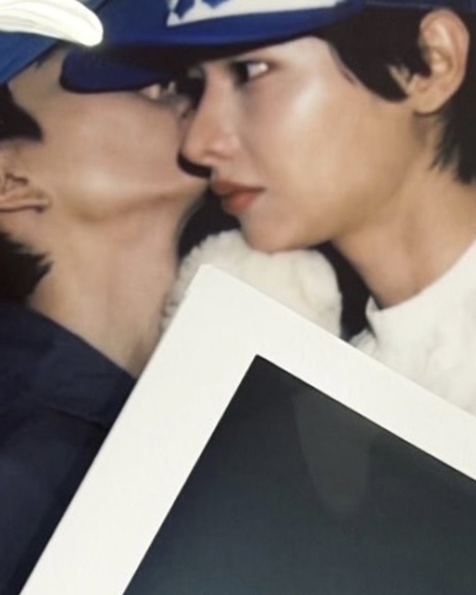 jumpapol's tweet photo. to be loved is to be shown proudly and loudly https://t.co/mq52SAVIlm