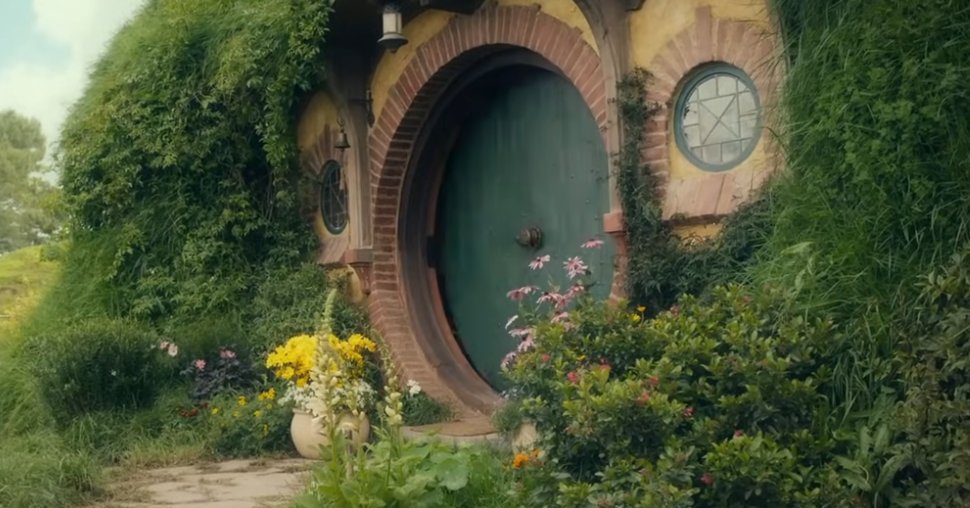 DailyGondor's tweet photo. Hobbit-hole owners across the Shire ordered to surrender their oaken doors to provide emergency heating for the 'vibrant youth from Isengard and Mordor'. https://t.co/8nIbbSZ96A