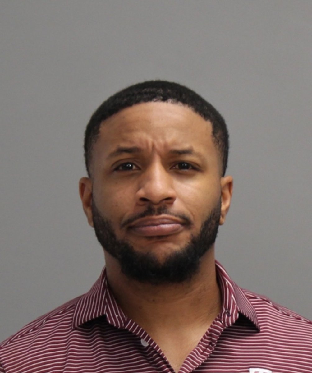 MilagroGramz's tweet photo. Benius Beard aka BenDaDonn was arrested in College Station.

The record says he was booked on an evading-arrest charge and a bond of $7,000 was set (payable in cash or through a bondsman) https://t.co/QlnZDArrQI
