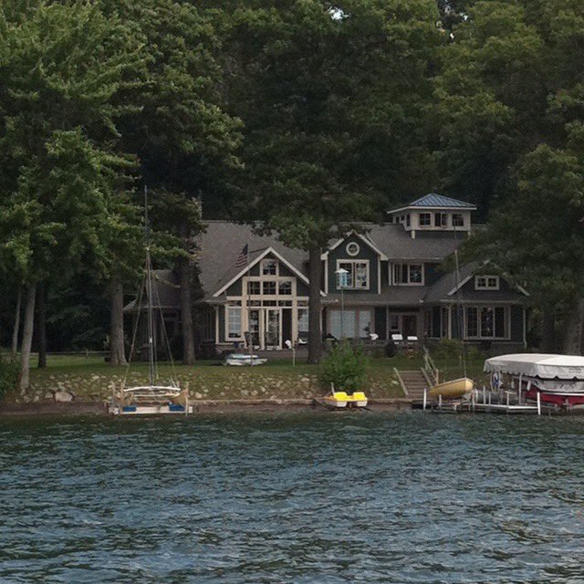 sillybookmarks's tweet photo. the house across the lake
rating: ⭐️⭐️⭐️
- wtf ( I’m confused ) https://t.co/byjLUolpHz