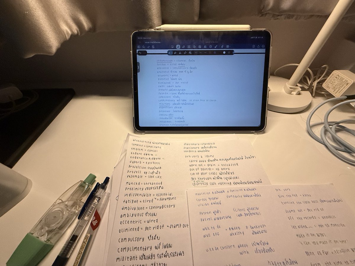 fourqnt's tweet photo. lately 😌😌😌 #dek73 #studygram https://t.co/7rjfWhKM5J