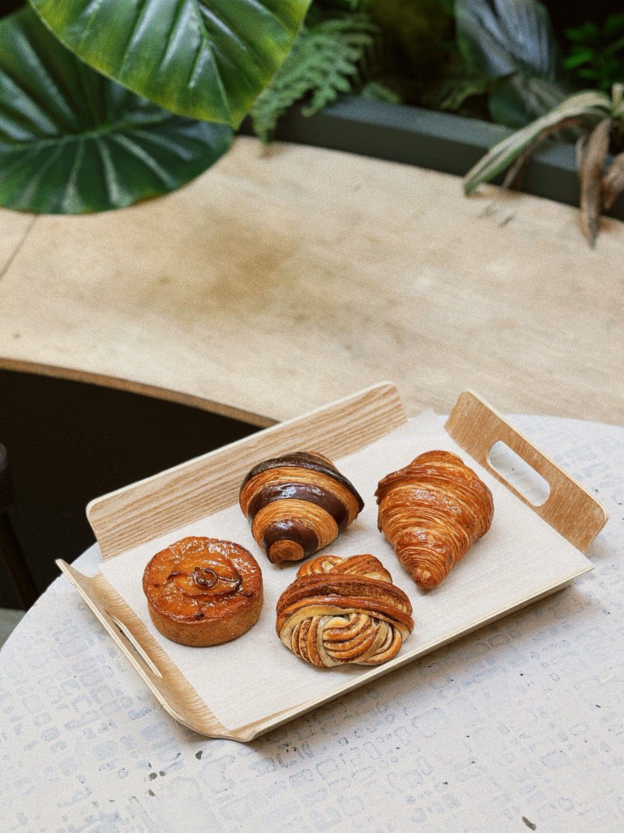 RubyAlexanwqyu's tweet photo. Mi horneado de muffins de vainilla salió perfecto! Textura esponjosa y aroma increíble, disfruto mucho este momento creativo ， https://t.co/D8EWVvvcRa