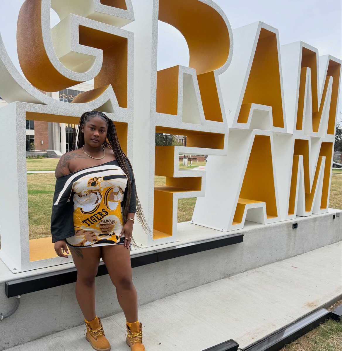 lexbex__'s tweet photo. forever GramFam. forever that girl. 🐅
freshman year being 10 years ago is crazy. happy to be home. 🥹
fall ‘19 & ‘24 grad.
Dress: @kelsdabrat x @kustomzbykelz
#gramfam #gramblinghomecoming #gramblingstateuniversity https://t.co/05PDizI9lS