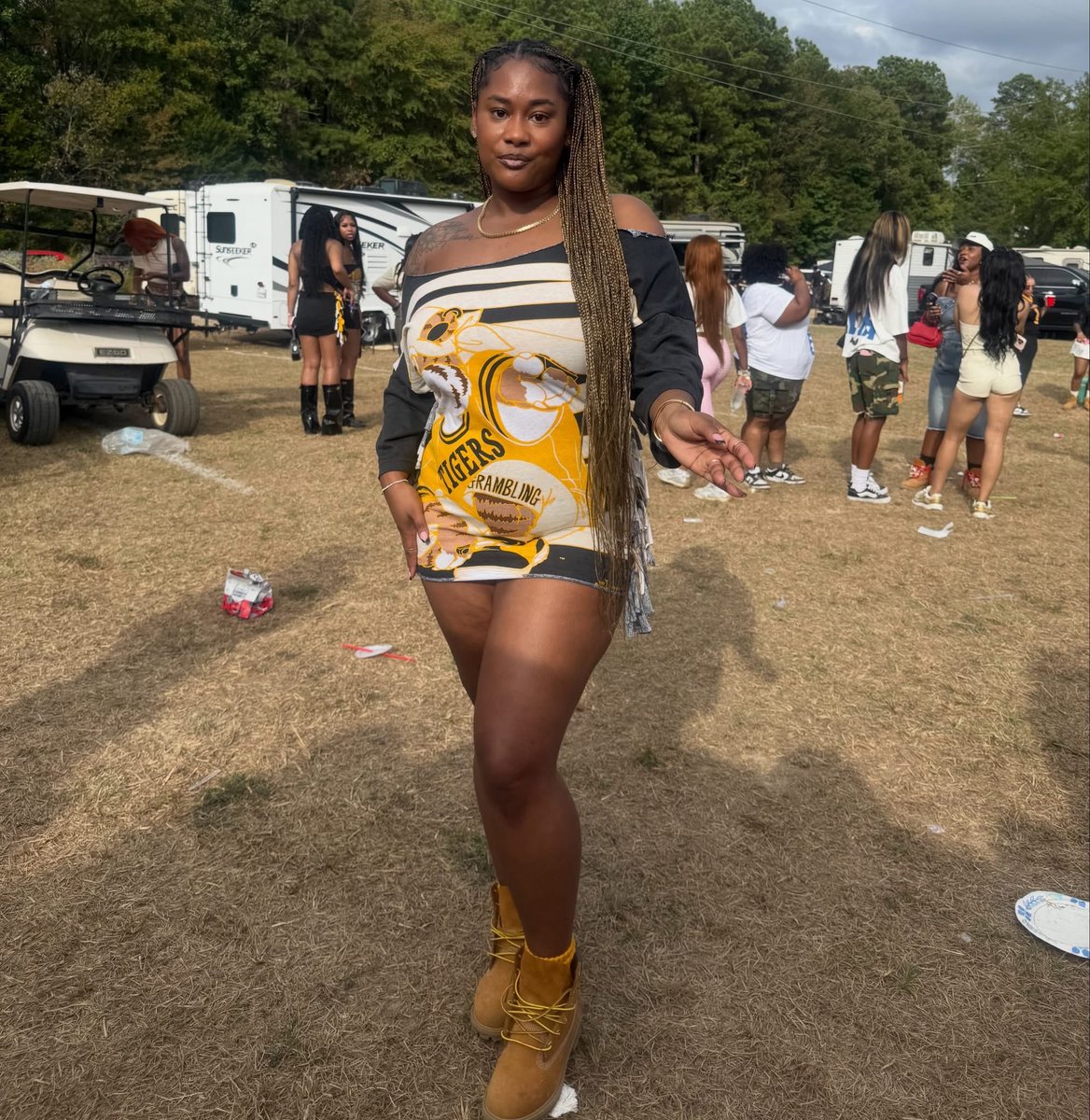 lexbex__'s tweet photo. forever GramFam. forever that girl. 🐅
freshman year being 10 years ago is crazy. happy to be home. 🥹
fall ‘19 & ‘24 grad.
Dress: @kelsdabrat x @kustomzbykelz
#gramfam #gramblinghomecoming #gramblingstateuniversity https://t.co/05PDizI9lS