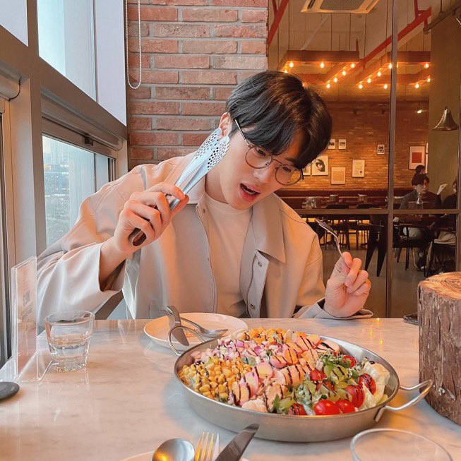 woai2weeks's tweet photo. 요새20대젊은주안이에 자꾸 가능뜸 ㅋㅋ
일단 이런사진 데이팅앱에서많이본것가트미
ㅋㅋㅋㅋㅋㅋㅋㅋㅋㅋㅋㅋㅋ
얼굴점수상위1%뜨지만 자신은 뭐가잘생긴지
잘모르고 막 찍는20대중소기업직장인미 https://t.co/razxcBbGAd
