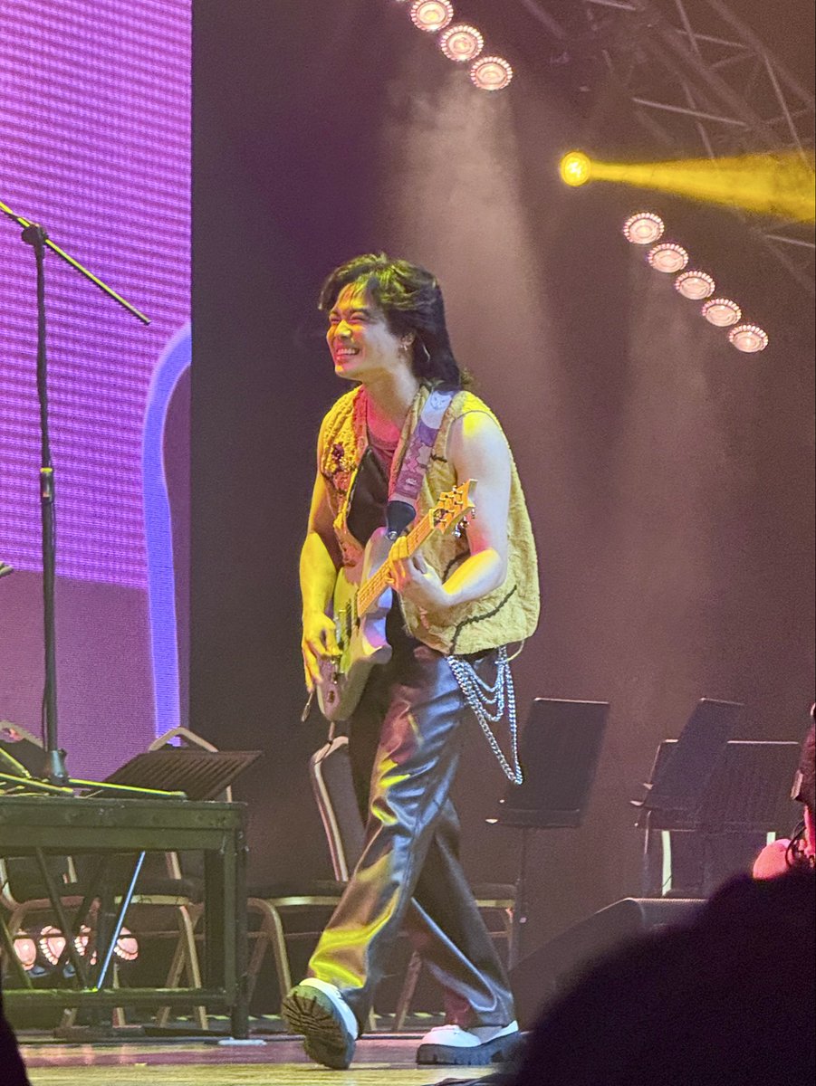 mizuwongyu's tweet photo. 🎸😁
Happy birthday @joshuacaleblua! 🥳
@overoctoberph
#OverOctober #OverOctoberLive https://t.co/A5WqrC4TDp