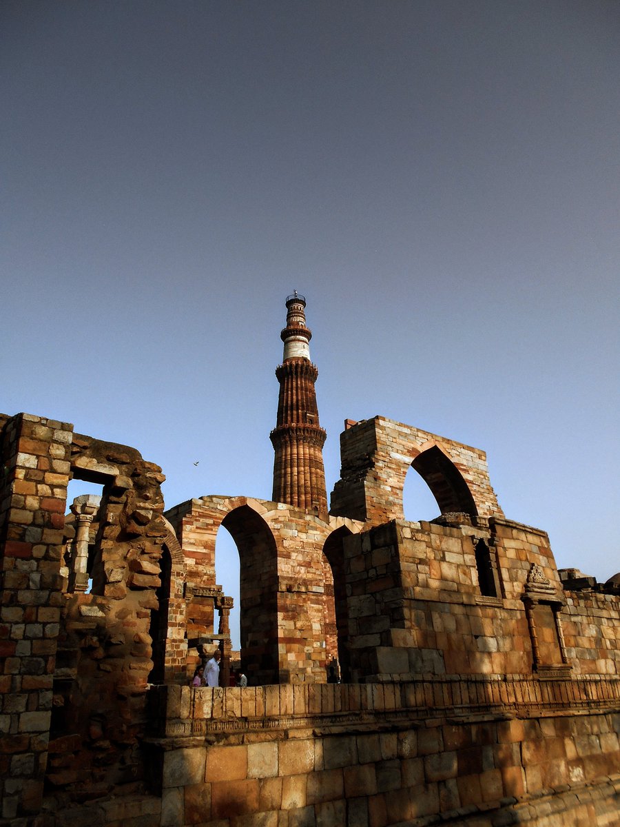 humorosaurus's tweet photo. Qutb Minar on my digicam https://t.co/hJCHDBj1Vp