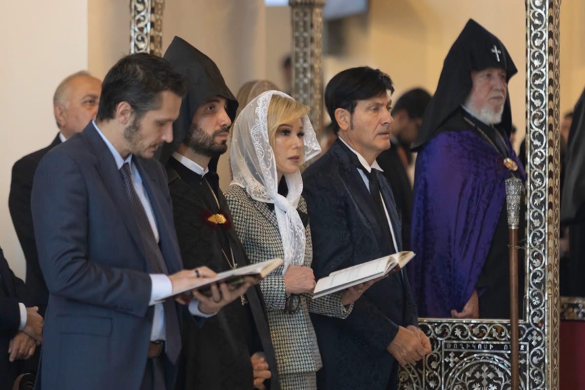 AliTahmizian's tweet photo. Paula White-Cain, Senior Advisor to White House Faith Office, attends the Divine Liturgy of the Armenian Apostolic Church.

She was received by Catholicos of All Armenians Karekin II at the Mother See of Holy Etchmiatzin.

Armenia was the first nation to adopt Christianity in 301 https://t.co/IWhBGW5ueq