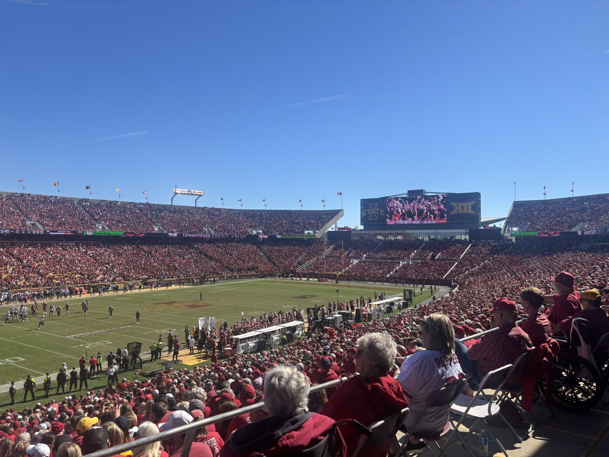 walk77800's tweet photo. Appreciate you @CycloneFB for having me come out for your great competition against West Virginia! Great win. https://t.co/fgmvwVe7d5