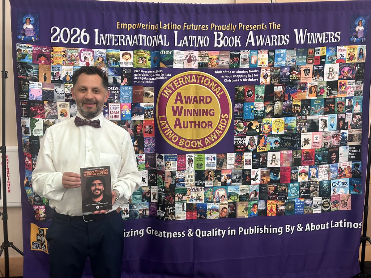 Valdivia_2024's tweet photo. Felicitamos a nuestro secretario Enrique Corvetto, que el día de ayer en #EstadosUnidos, obtuvo medalla de bronce en los Award Winning Author, por su libro sobre Diego Maradona "Historias ocultas de Diego en Chile". ¡Grande, Kike! 🏅👏👏👏#Valdiviacl https://t.co/1Sv1b5YLhi