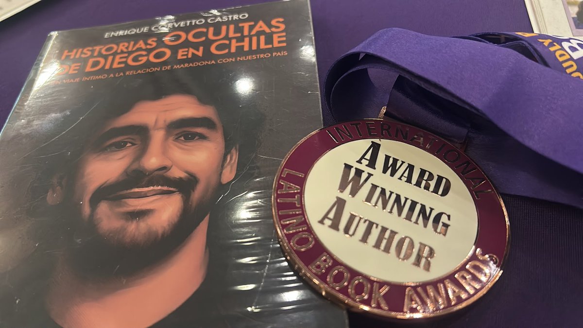Valdivia_2024's tweet photo. Felicitamos a nuestro secretario Enrique Corvetto, que el día de ayer en #EstadosUnidos, obtuvo medalla de bronce en los Award Winning Author, por su libro sobre Diego Maradona "Historias ocultas de Diego en Chile". ¡Grande, Kike! 🏅👏👏👏#Valdiviacl https://t.co/1Sv1b5YLhi