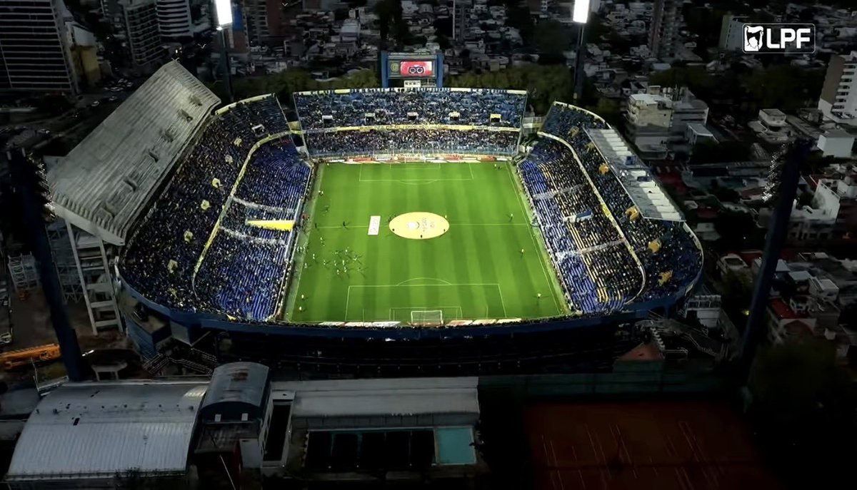 elpeladeNob's tweet photo. Domingo 19hs
Mucha tribuna, poca gente. https://t.co/hyLyvz7qzN