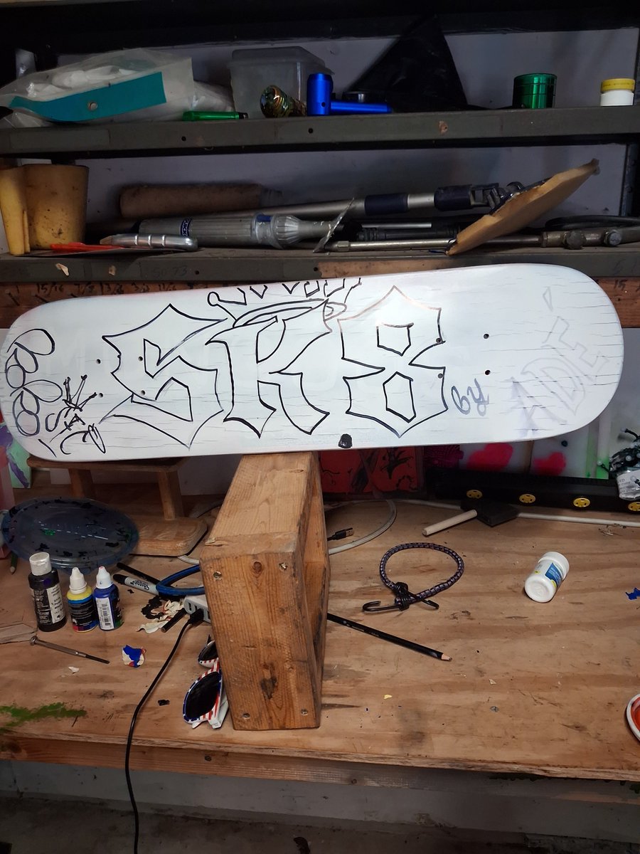 drake_koko98259's tweet photo. Weekday are YOU doing with your Sunday??? Im painting for the homies https://t.co/Afg02ISN0v