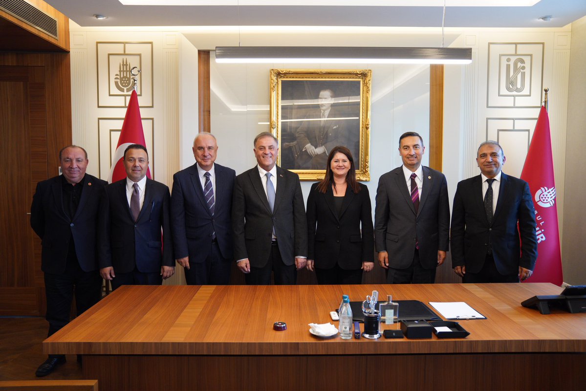 Akburak's tweet photo. İstanbul Büyükşehir Belediye Başkan Vekili Sayın Nuri Aslan’la bir araya geldik.

İstanbulluların https://t.co/YgM3mp4sq8 üzerinden ilettiği talepleri ve çözüm bekleyen sorunları konuştuk. Yakında hizmete girecek metro istasyonlarıyla ilgili de kendisinden bilgi aldım.

Sayın Aslan, vatandaşlarımızdan gelecek her konuyu kendisine iletebileceğimi, çözüm için birlikte çalışmaktan memnuniyet duyacağını ifade etti.

Misafirperverliği, samimiyeti ve İstanbullulara gösterdiği ilgi için kendisine teşekkür ederim.

#istanbul #Yarınabırakmayalım #Akburakcozer
