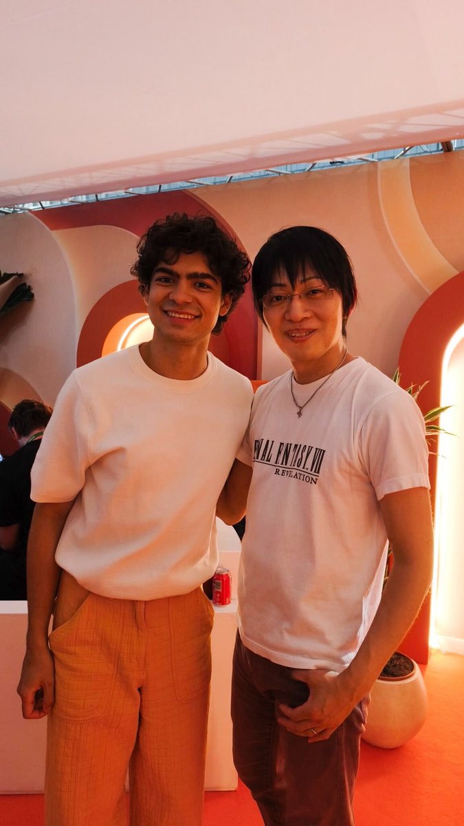 nhamaguc's tweet photo. I had the opportunity to chat with Iñaki Godoy at SDCC Málaga. He has a genuine interest in game development and creativity, and we had a great conversation about a wide range of creative topics. He’s also a big fan of Japanese culture and has been studying Japanese. I was genuinely surprised to find that he could actually hold a conversation in Japanese!
-
SDCC Málagaでイニャキ・ゴドイさんとお話しする機会がありました。ゲーム制作やクリエイティブにとても興味を持っていて��楽しい話題が尽きませんでした。日本カルチャーも大好きで、日本語を勉強中とのこと。しかも実際に日本語で会話できるレベルで、とても驚きました！