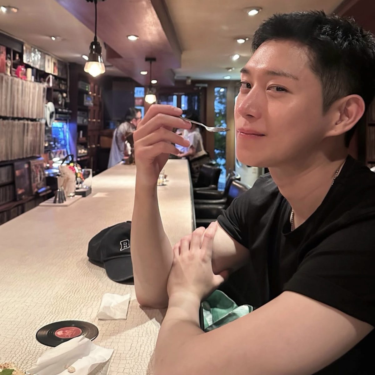 neul_00000's tweet photo. 저번에 휴가 나왔을때도 잠깐 가능을 느끼긴함,, 0대야 이제 남은건 연기연습뿐 https://t.co/BojJRsdS9U