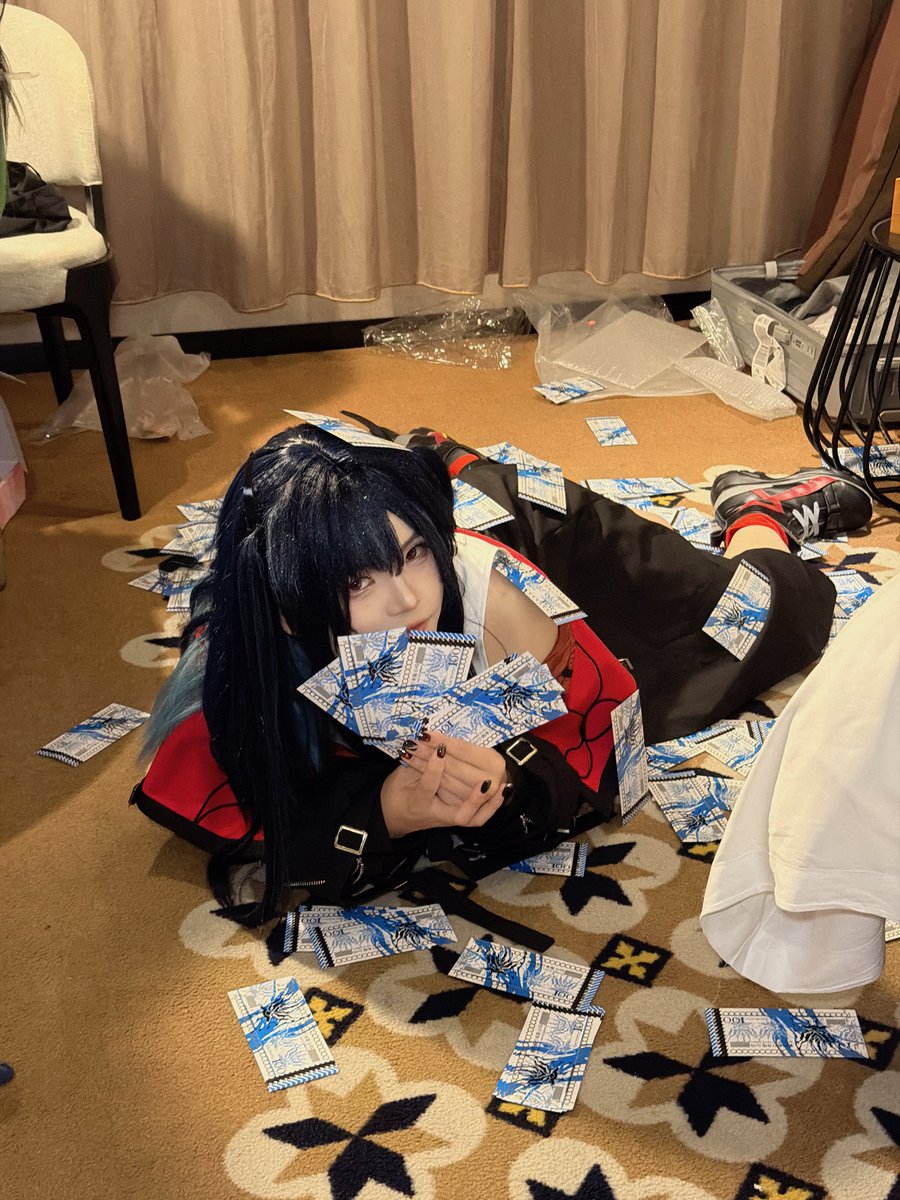 EchoSky0's tweet photo. 唉，有的人老是给我希望又把我推到谷底，要是这些龙门币变成红色的rmb就好了，这样口袋就不会空空了，小妍真的穷飞了 https://t.co/t6qs0pgGlP