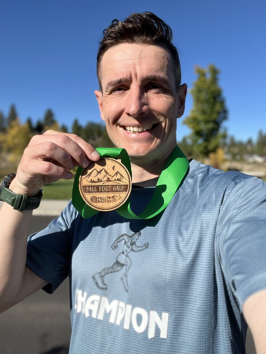 sharmanian's tweet photo. Fun start to Sunday - #FallfootHalf FTW! 
Heat wave meant it helped to run early.
#embracetheSUC https://t.co/u8sTAWestO