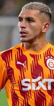 KadikoyShelby's tweet photo. 🚨 BİLGİLENDİRME | 

🟥 Süper Ligde eski hakem Deniz Ateş Bitnel’in Galatasaray’lı Toreira’dan daha fazla kırmızı kart gördüğünü biliyor muydunuz ❓ https://t.co/bnZJl4irCk