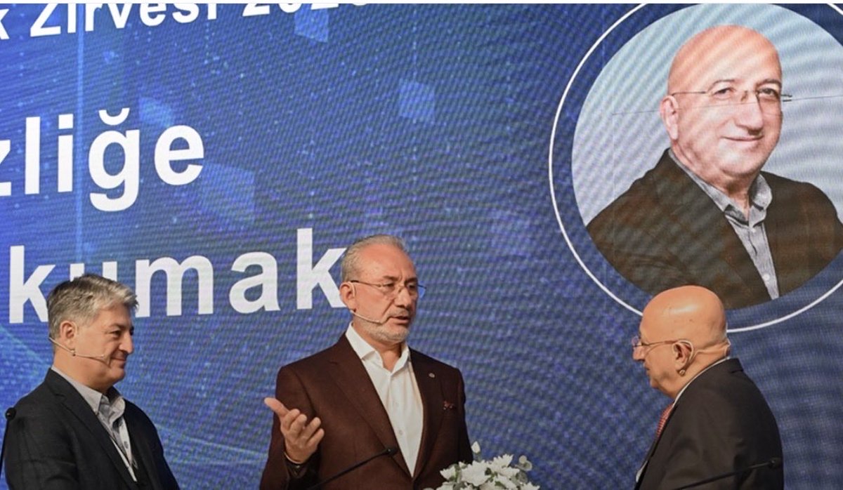 VahapMunyar's tweet photo. • TOGG, 3 yeni modeli çıkaracak…
• TOGG Yönetim Kurulu Başkanı Fuat Tosyalı ve CEO’su Gürcan Karakaş’la Ekonomi Gazetesi’nin pwc desteğiyle Sapanca Grand Elite World’de düzenlediği “5. Dönüşen Liderlik Zirvesi”nde konuştuk.
• Fuat Tosyalı, 2027 yılının ortalarından itibaren TOGG’un 3 yeni modelinin kademeli olarak piyasaya çıkacağını söyledi.
