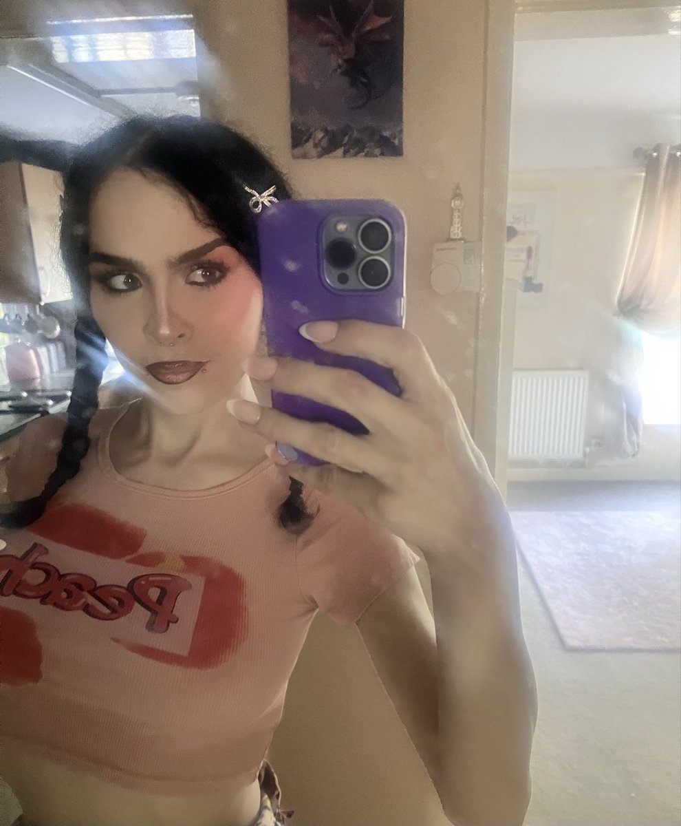CruellaStar's tweet photo. #transwomenarewomen #transwomenarewomen #transmenaremen #tgirl #transgender #transsexual #cruellastar #makeup #altmodel https://t.co/1zRfdVCp2o