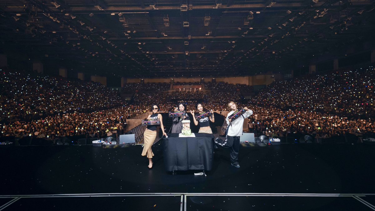 RBW_MAMAMOO's tweet photo. [#마마무]

마마무(MAMAMOO)
2026 WORLD TOUR [4WARD]
in HONG KONG

홍콩의 야경보다 아름다운 건 역시
마마무와 무무 ( ˃̶̤ ³ ˂̶̤ )ෆ 노래 부르는 이 순간을 함께하니 이보다 더 즐거울 수 있을까요? 🎆

#MAMAMOO #4WARD
#MAMAMOO2026 
#MAMAMOO_2026_WORLD_TOUR https://t.co/cPjqTpKpkt