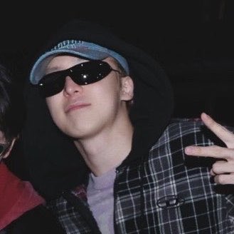 mingificacion's tweet photo. he's so fucking hot oh god https://t.co/YS4rpMZjVL