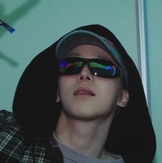 mingificacion's tweet photo. he's so fucking hot oh god https://t.co/YS4rpMZjVL