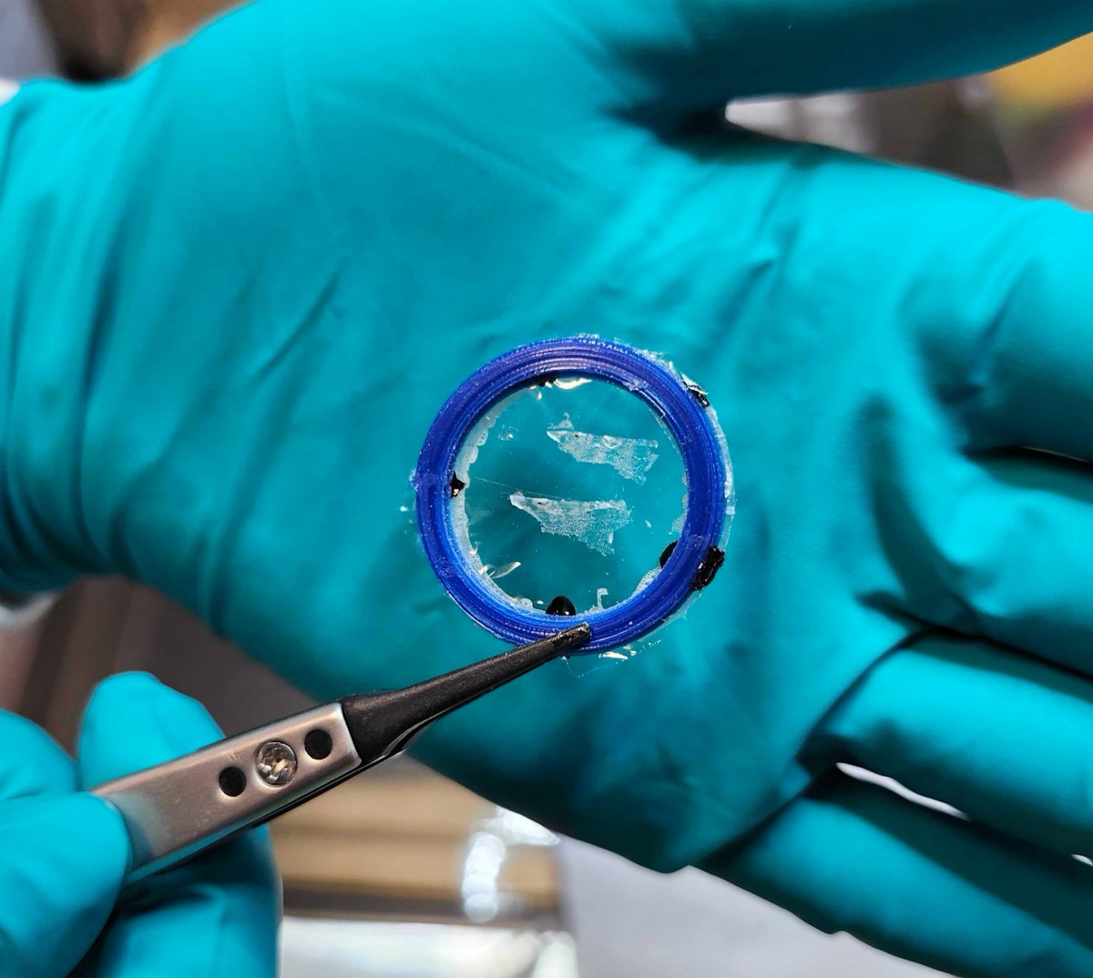 CanLightSource's tweet photo. You’ve likely seen social posts about the potentially deadly #makeup that 16th century women wore to look more attractive. Researchers from @McMasterU are using the CLS to answer long-standing questions about the health risks posed by these historic #cosmetics. INSERT LINK https://t.co/DDNK2fZhP0