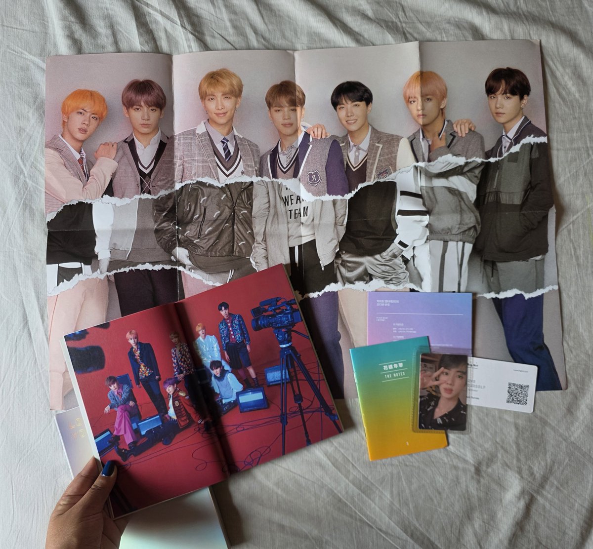 itsworldyeol's tweet photo. [VENDO/VENDA] BTS Álbum Love Yourself answer versão S

R$70,00 + frete
inclui photocard do Jin
Acompanha pôster do álbum LYA ver. L 
NÃO acompanha cartela de adesivos
Mando fotos e videos na dm https://t.co/D2WZALPP19