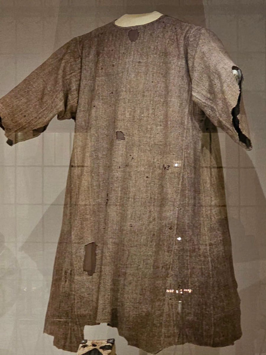 FrUgochukwu's tweet photo. This is the habit of St Francis. He died on a day like this 800 years ago. The habit is still being preserved in Assisi. https://t.co/O8mdEz9gP9