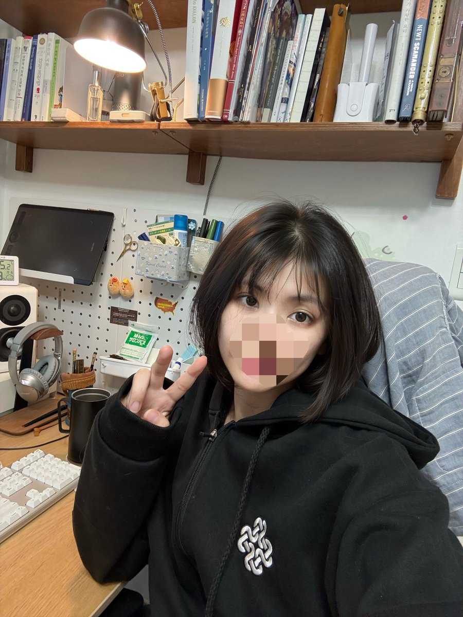 LT_ROYA_'s tweet photo. 마통령님꺼 뽀렷다네요
방송 보자마자 제가 훔칠거예여ㅎㅎ^^ 햇더니 주심
이건 좀 귀하네요,, https://t.co/kYWItPx9EP