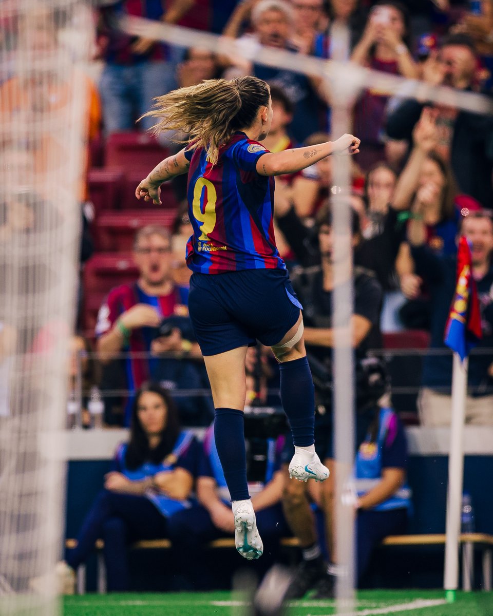 FCBfemeni's tweet photo. El primer de la tarda és de la Pina! ⚽️ https://t.co/6702bx1xOY