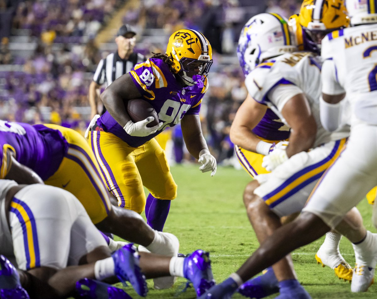 mjohnsonphoto's tweet photo. Relive last night’s @LSUfootball win over @McNeeseFB by clicking on the 📸 gallery on @theadvocatebr. @tcoo1ey @ewil_iii @DeuceGeralds @Lane_Kiffin #PHOTOS #photooftheday #JustDifferent #LSU #GeauxTigers #ThePath #NCAAfootball
https://t.co/65aD5gX66R https://t.co/pyNG6ID1w6