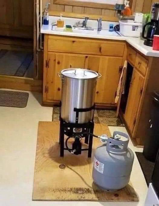 ThrillaRilla369's tweet photo. First time deep frying a turkey. 😁 LETS GOOOO 😁 https://t.co/zlVokBWyQP