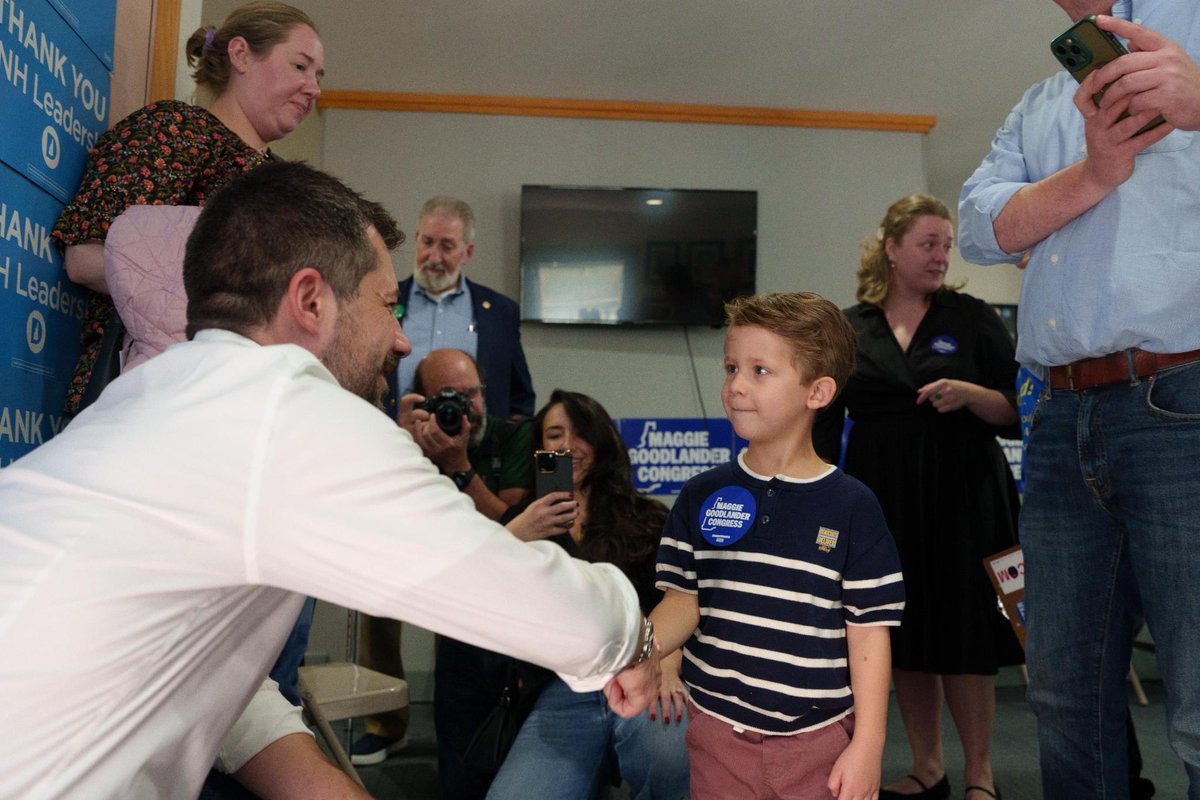 PeteButtigieg's tweet photo. Thanks to everyone - of all ages - who showed up on a Saturday to knock on doors and make sure our excellent Democratic candidates win up and down the ballot this November. https://t.co/C80YML2d4a